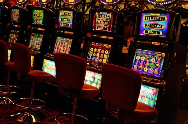 nagaplay mobile app showing PUBG Mobile Pro League sidebar next to live baccarat table